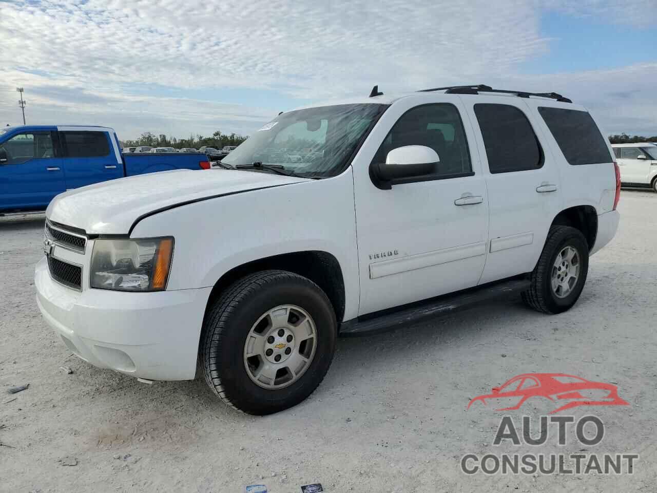 CHEVROLET TAHOE 2011 - 1GNSCAE08BR210754