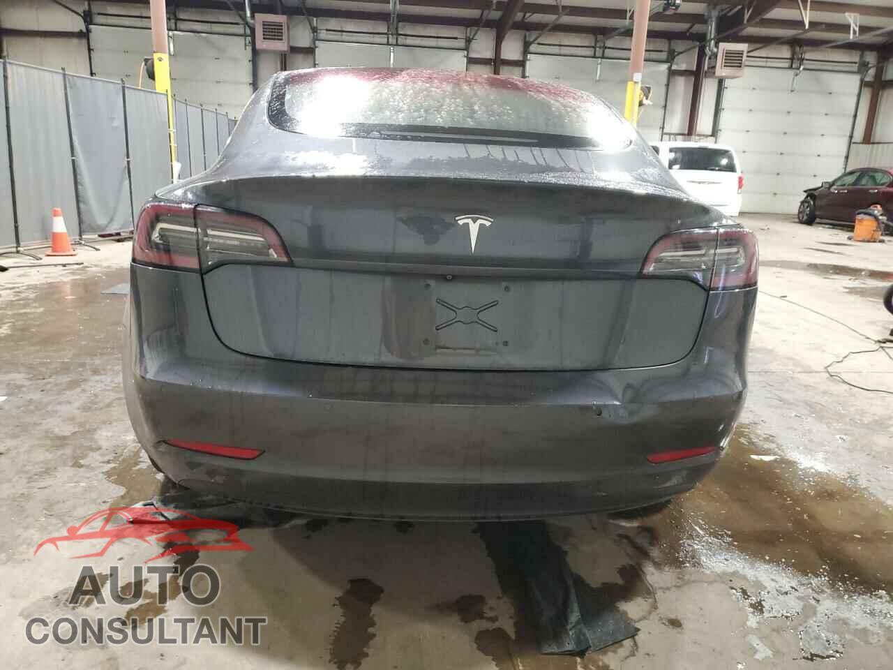 TESLA MODEL 3 2018 - 5YJ3E1EA0JF003957
