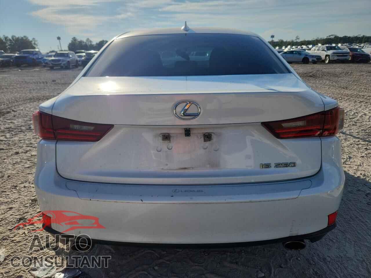 LEXUS IS 2014 - JTHBF1D23E5030305