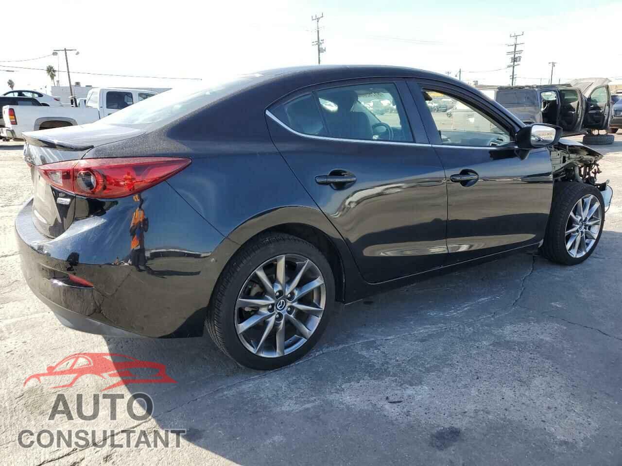 MAZDA 3 2018 - 3MZBN1V31JM201680