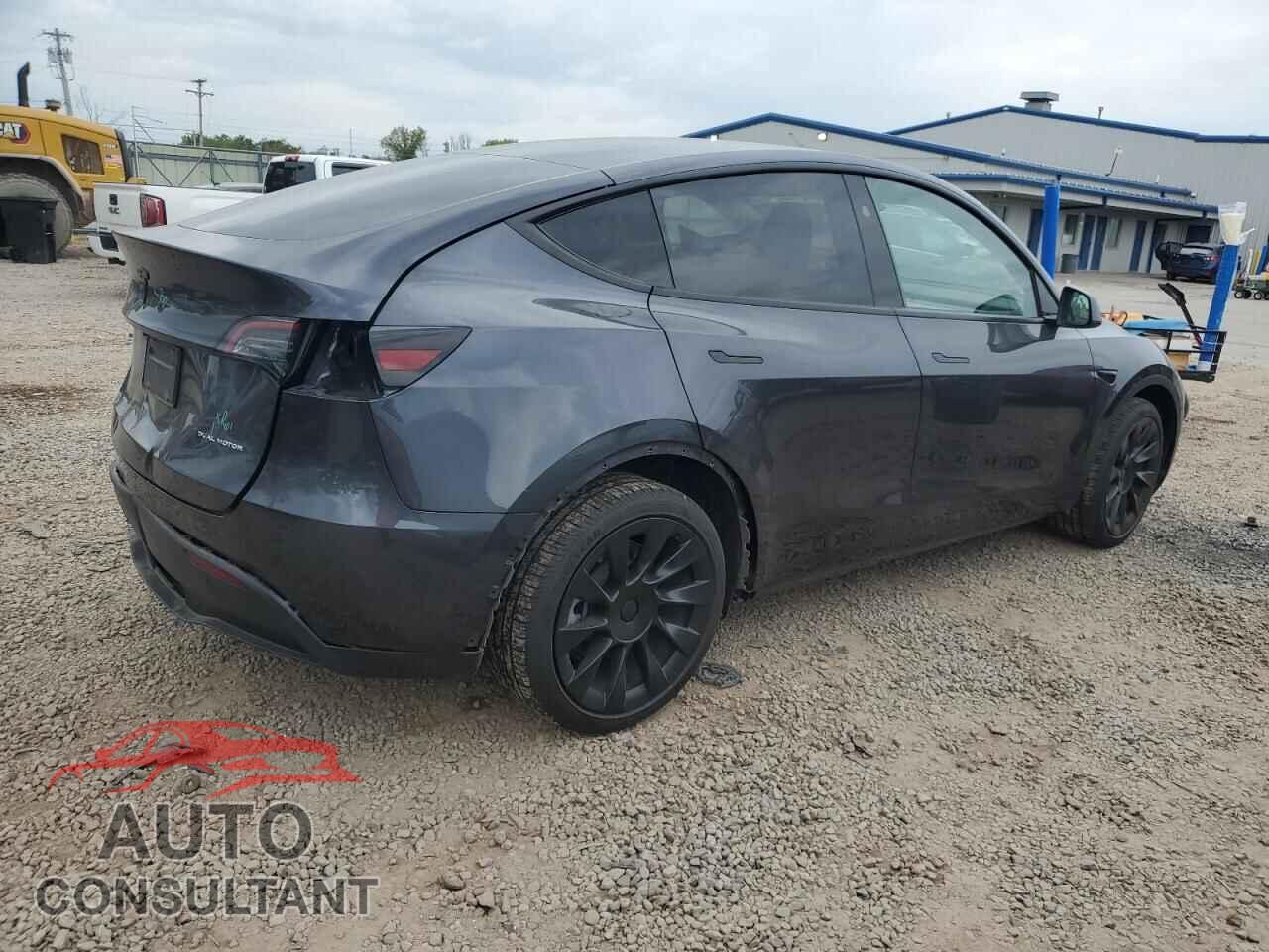 TESLA MODEL Y 2025 - 7SAYGDEE8SA367632