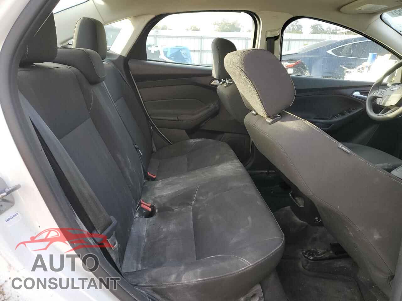 FORD FOCUS 2015 - 1FADP3F24FL220343