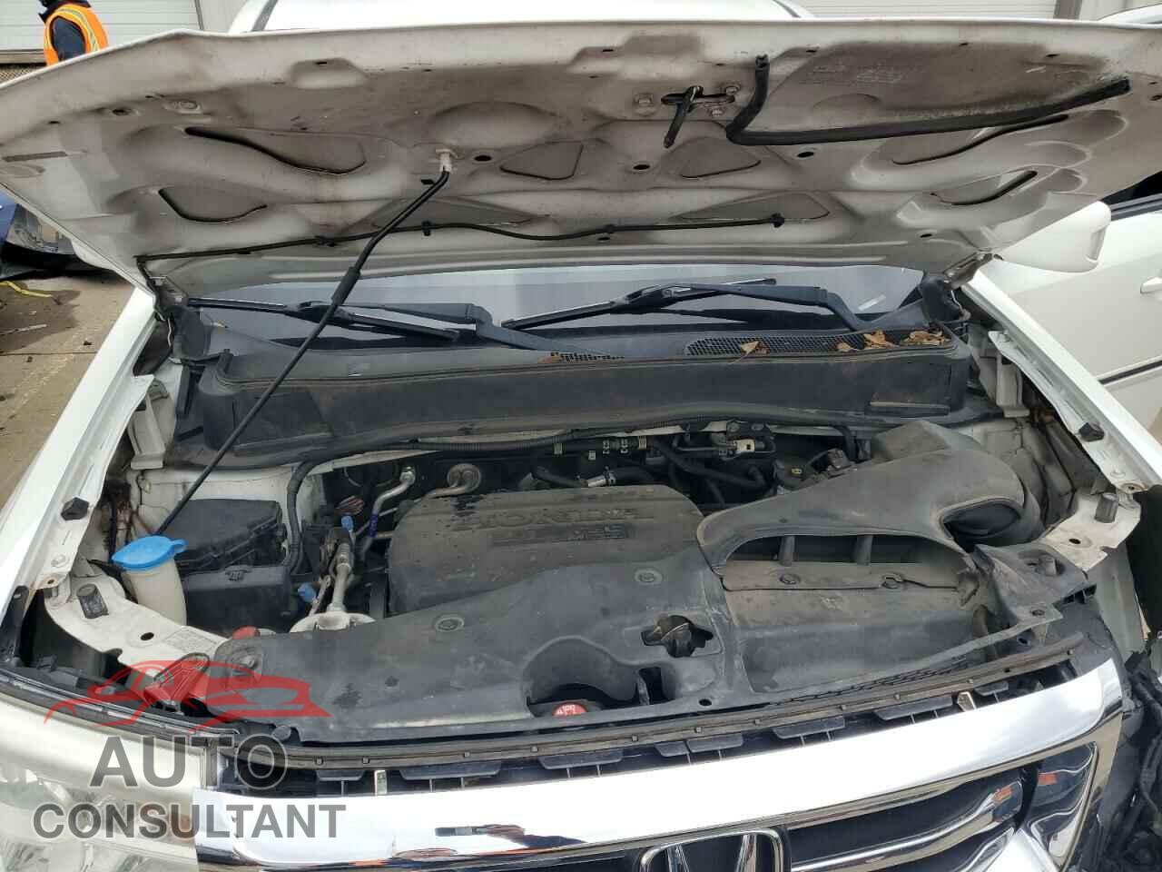 HONDA PILOT 2012 - 5FNYF4H9XCB010875