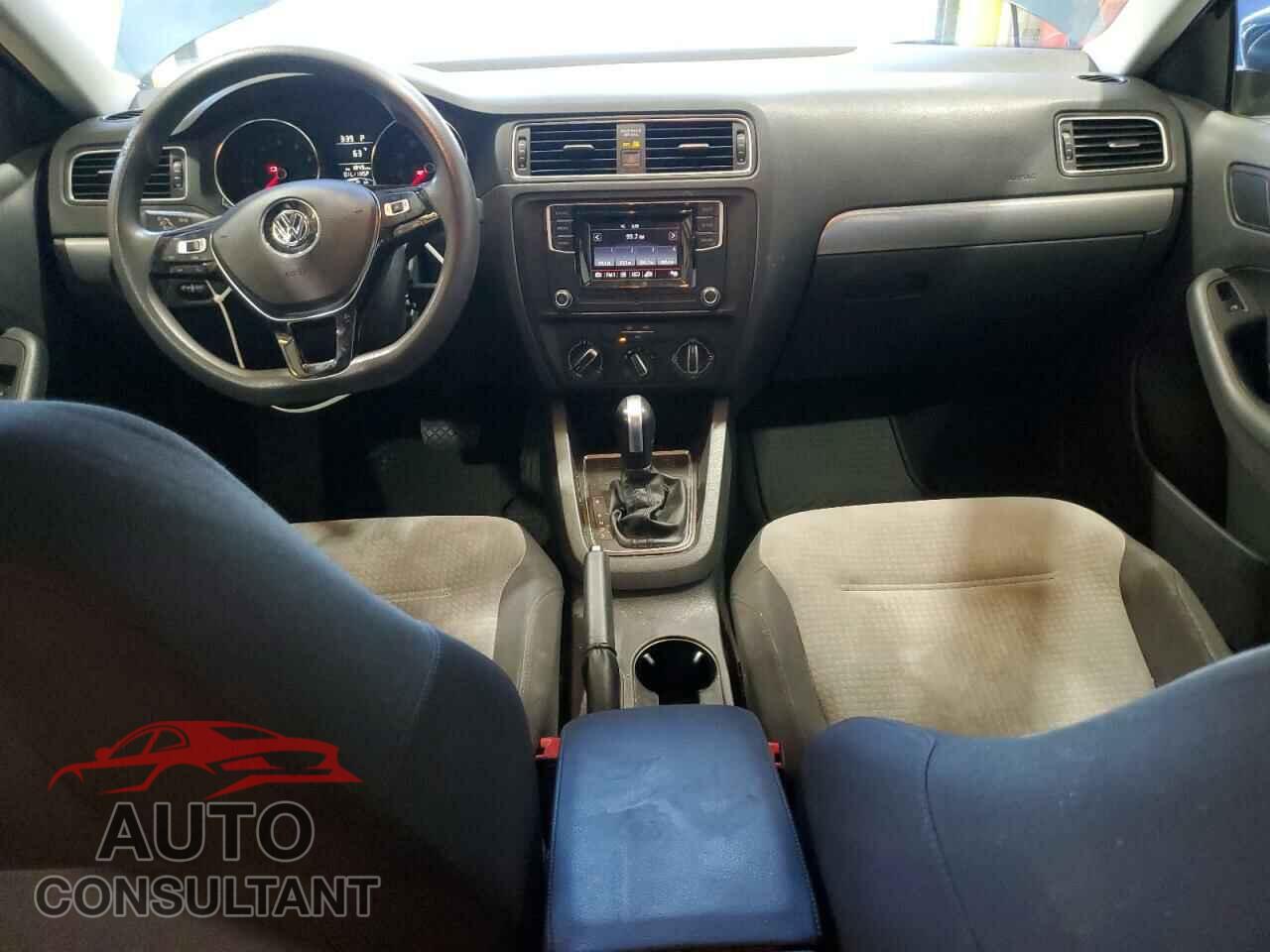 VOLKSWAGEN JETTA 2017 - 3VW2B7AJ0HM256244