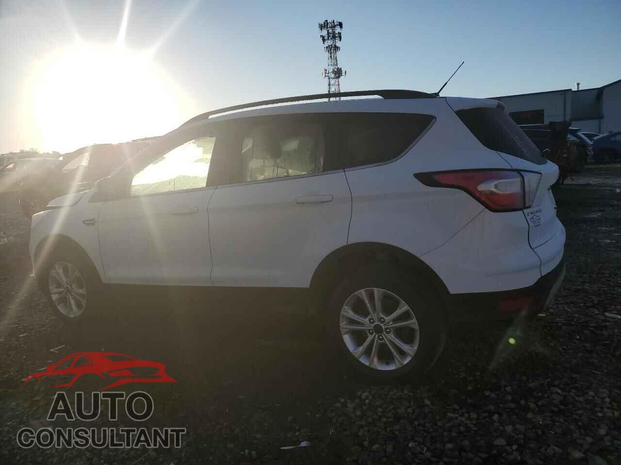 FORD ESCAPE 2017 - 1FMCU0GD5HUE26549