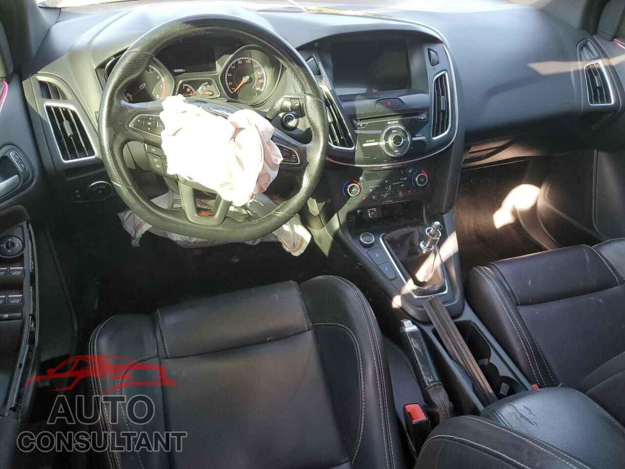 FORD FOCUS 2017 - 1FADP3L92HL308621