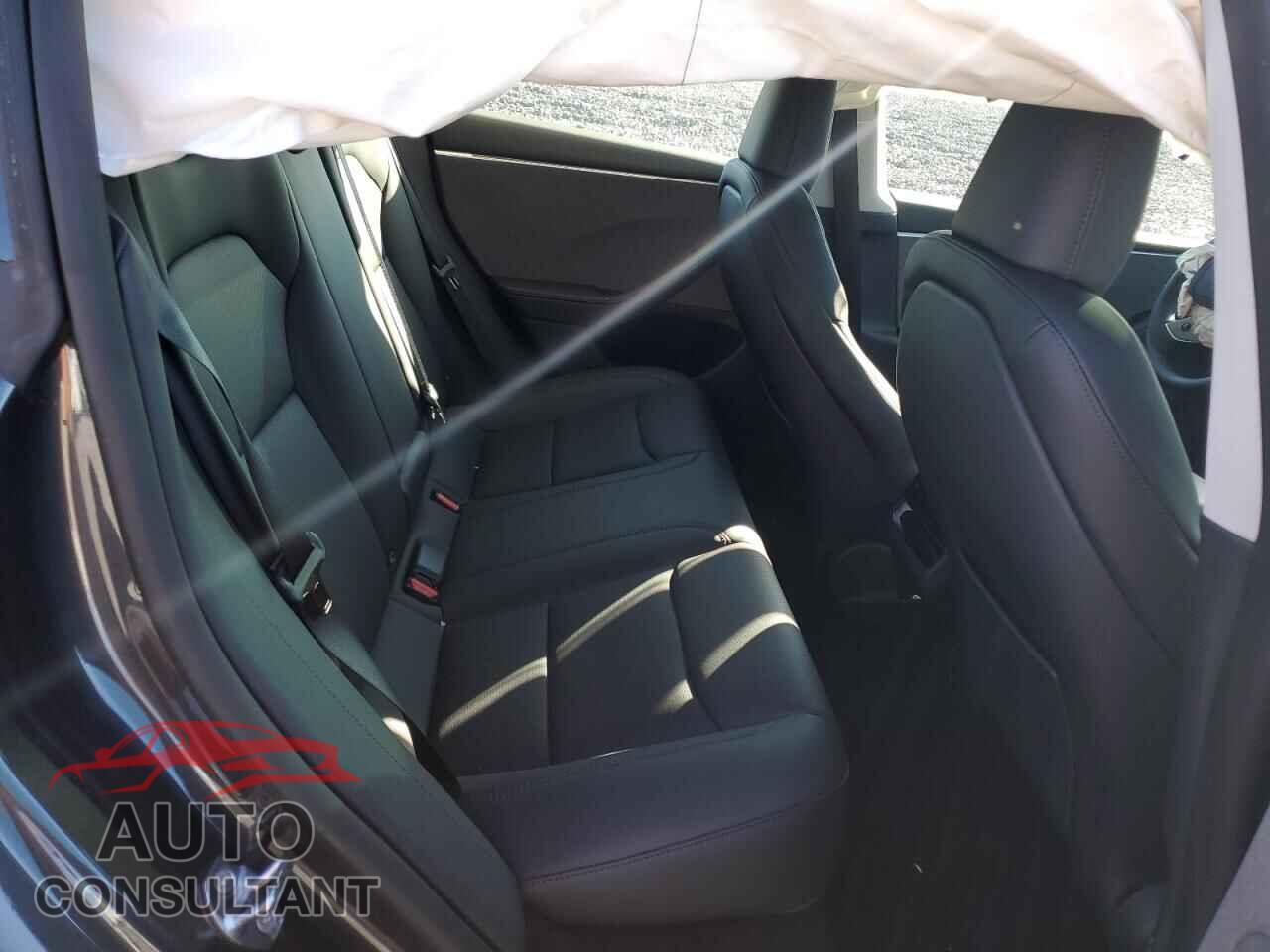 TESLA MODEL 3 2025 - 5YJ3E1EA4SF024392