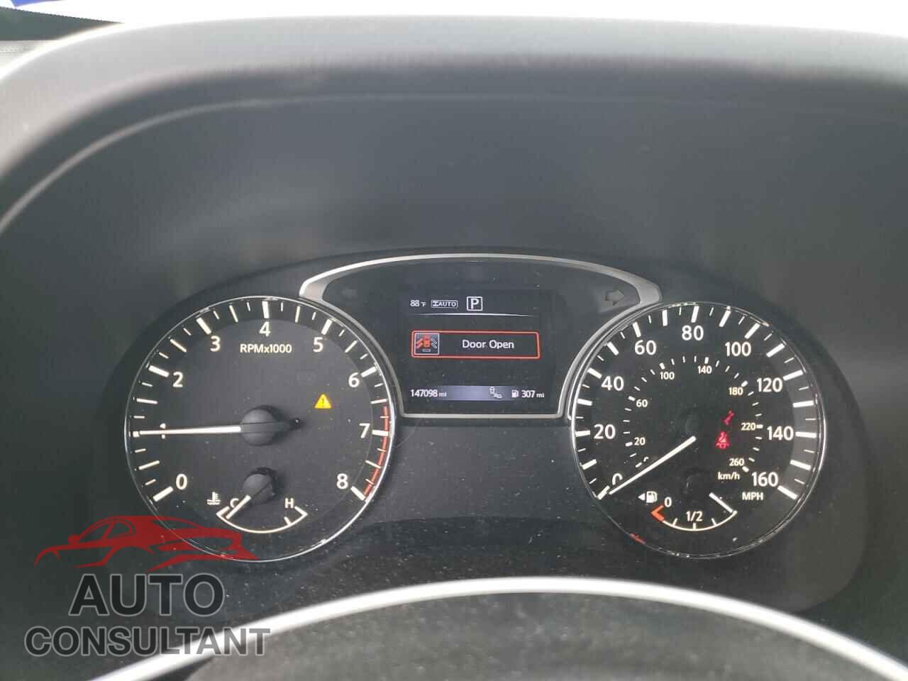 NISSAN PATHFINDER 2017 - 5N1DR2MM8HC675942
