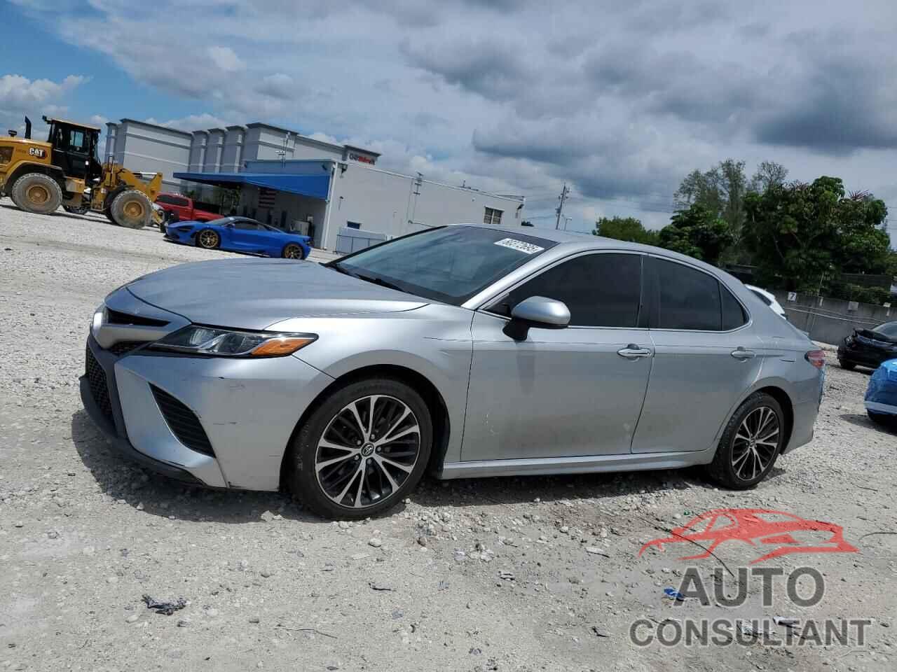 TOYOTA CAMRY 2018 - 4T1B11HK3JU572252