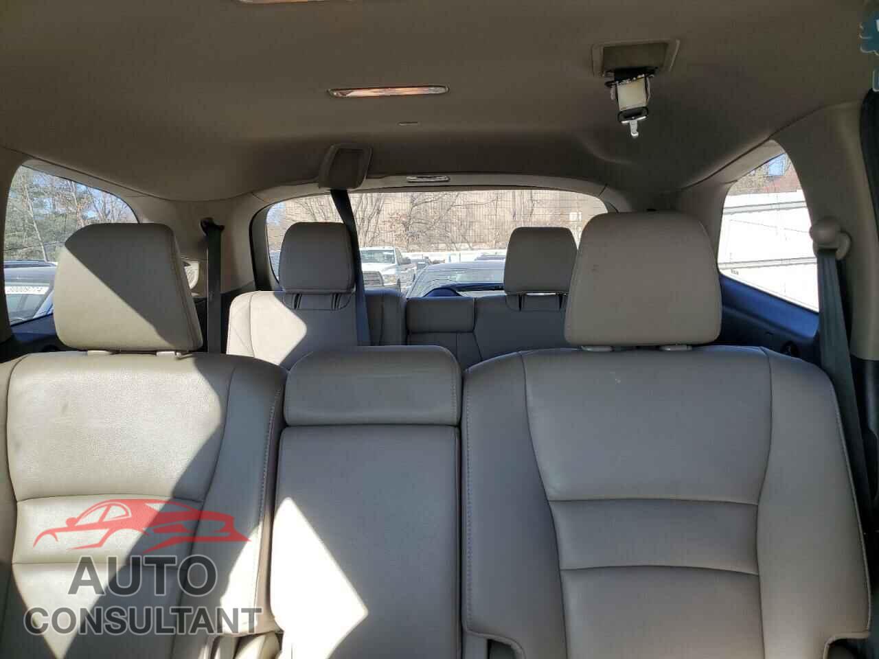 HONDA PILOT 2017 - 5FNYF6H90HB088536