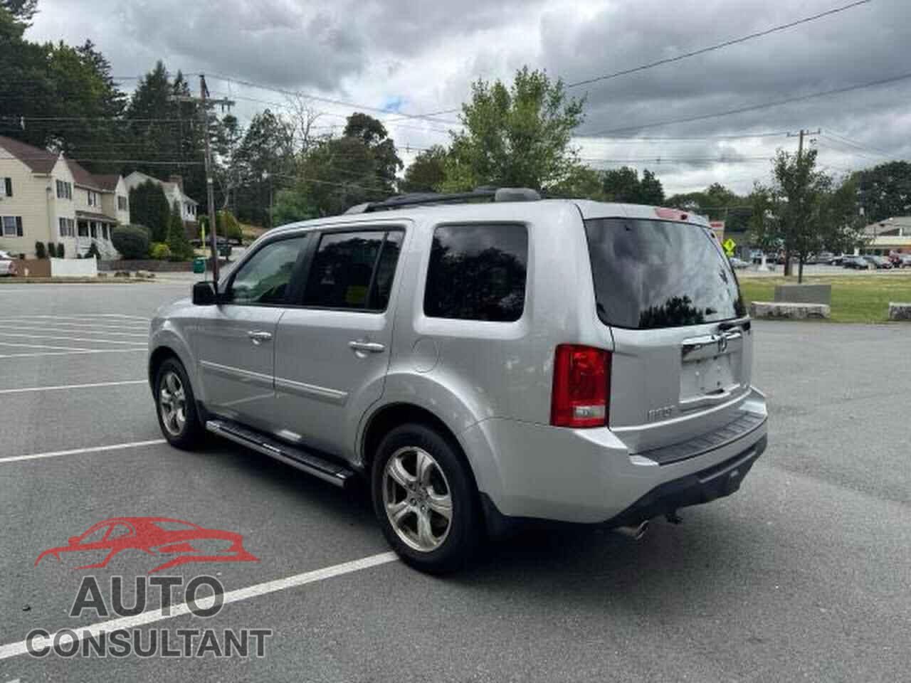 HONDA PILOT 2013 - 5FNYF4H54DB042140
