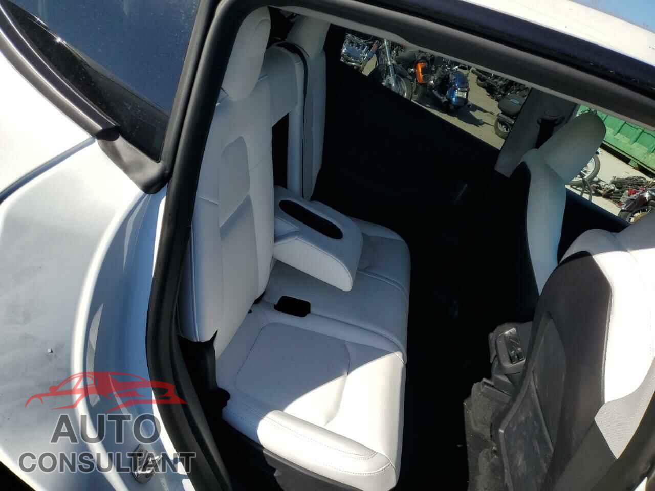 TESLA MODEL Y 2023 - 7SAYGAEEXPF702950