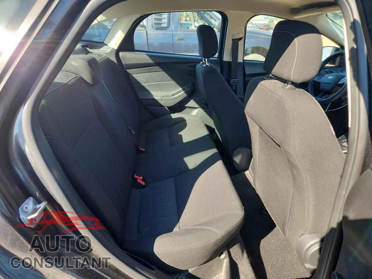 FORD FOCUS 2017 - 1FADP3E20HL312005