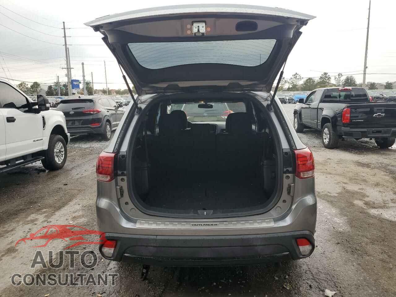 MITSUBISHI OUTLANDER 2018 - JA4AD3A37JZ055670