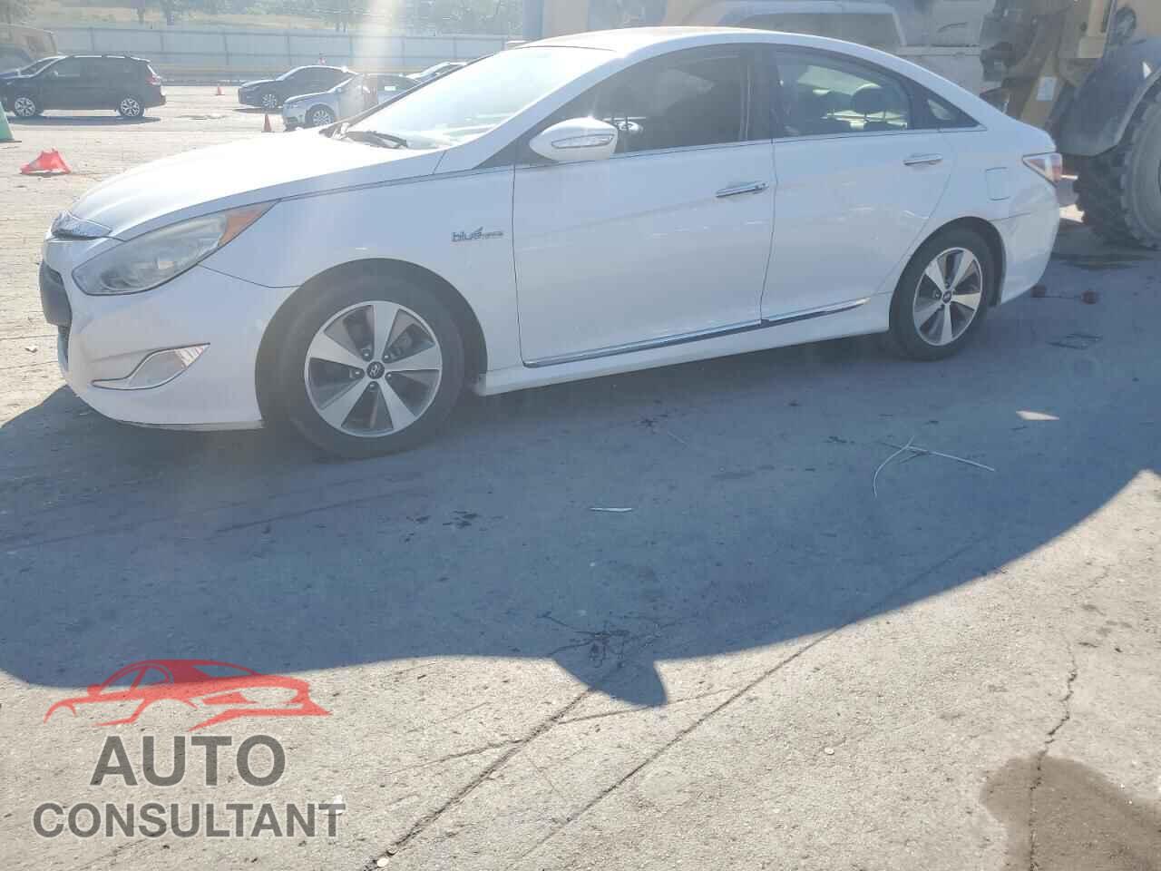 HYUNDAI SONATA 2011 - KMHEC4A45BA007458