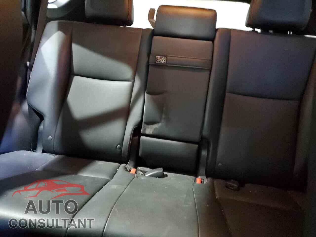 TOYOTA RAV4 2017 - JTMJJREV2HD090671