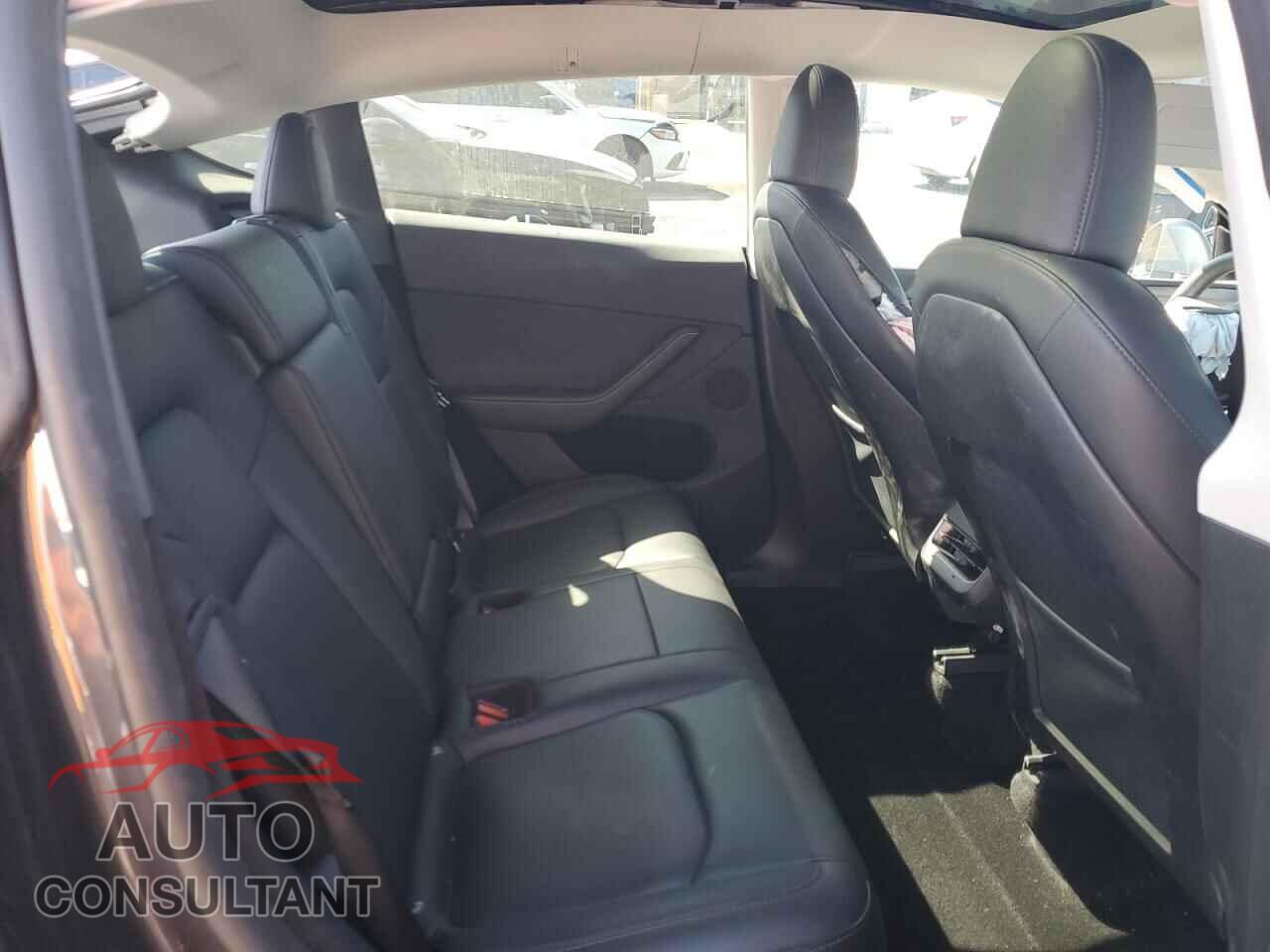 TESLA MODEL Y 2024 - 7SAYGDEE8RA237666