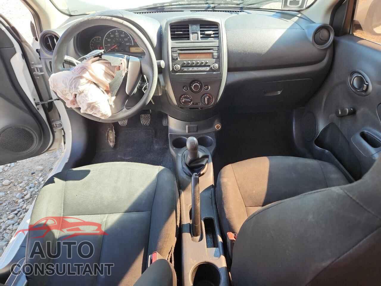 NISSAN VERSA 2017 - 3N1CN7APXHL825645