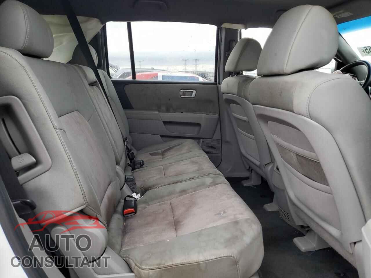 HONDA PILOT 2011 - 5FNYF3H4XBB033716