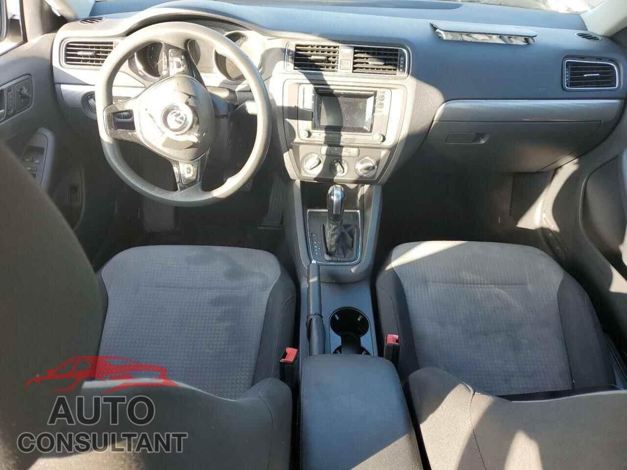 VOLKSWAGEN JETTA 2017 - 3VW2B7AJXHM249527