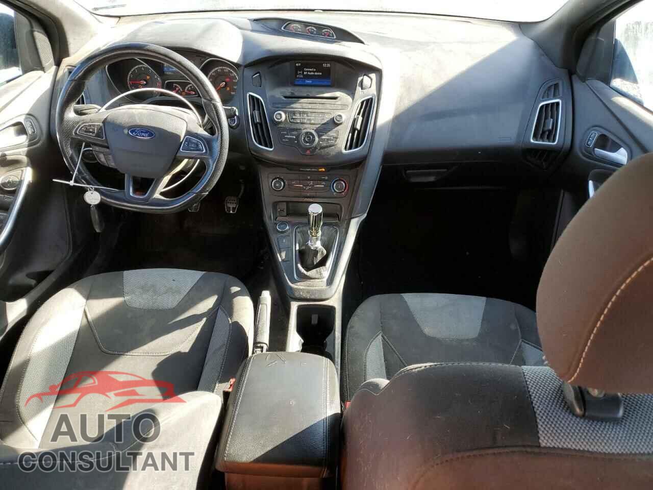 FORD FOCUS 2017 - 1FADP3L96HL334011
