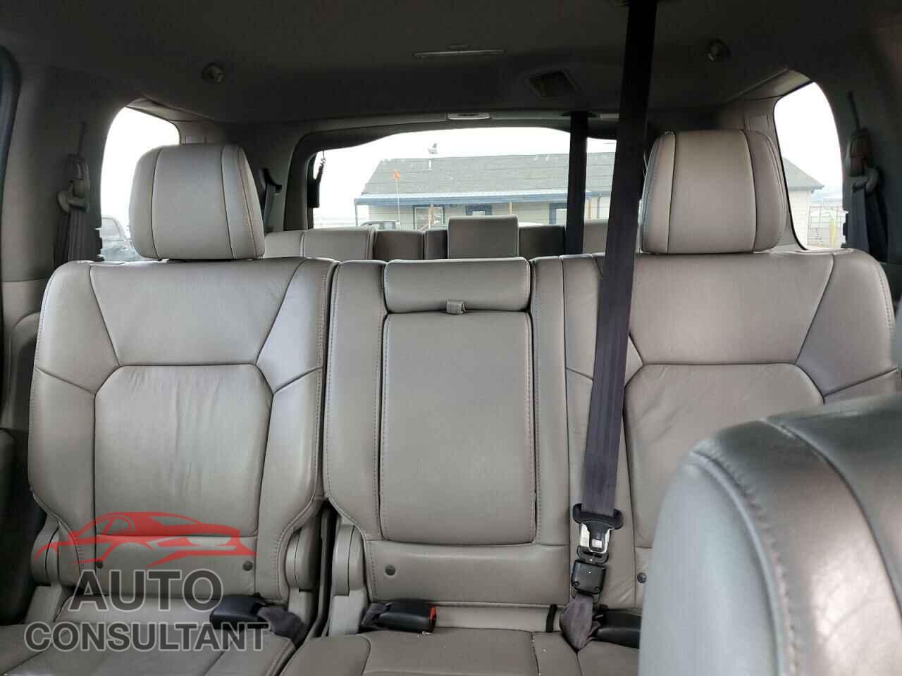 HONDA PILOT 2015 - 5FNYF4H51FB044110