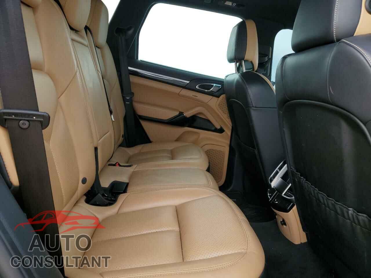 PORSCHE CAYENNE 2016 - WP1AA2A2XGKA08715