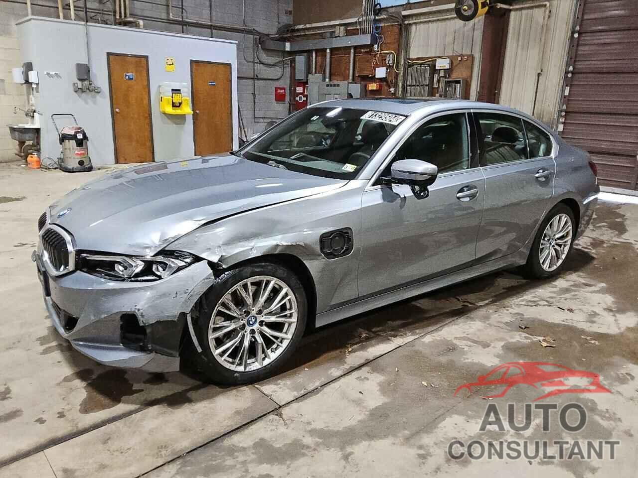 BMW 3 SERIES 2024 - 3MW39FS05R8E42243