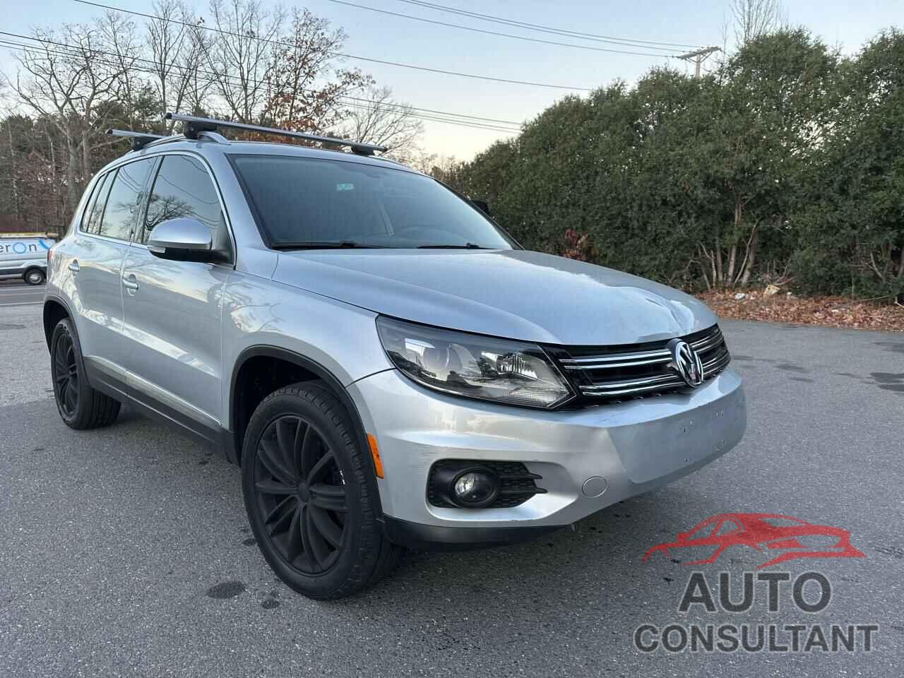 VOLKSWAGEN TIGUAN 2016 - WVGBV7AX2GW511131