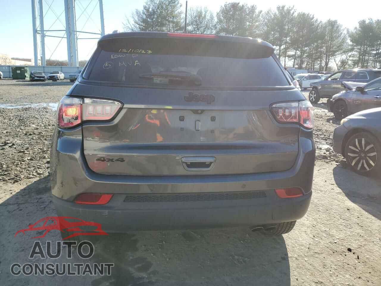 JEEP COMPASS 2018 - 3C4NJDBB0JT320447