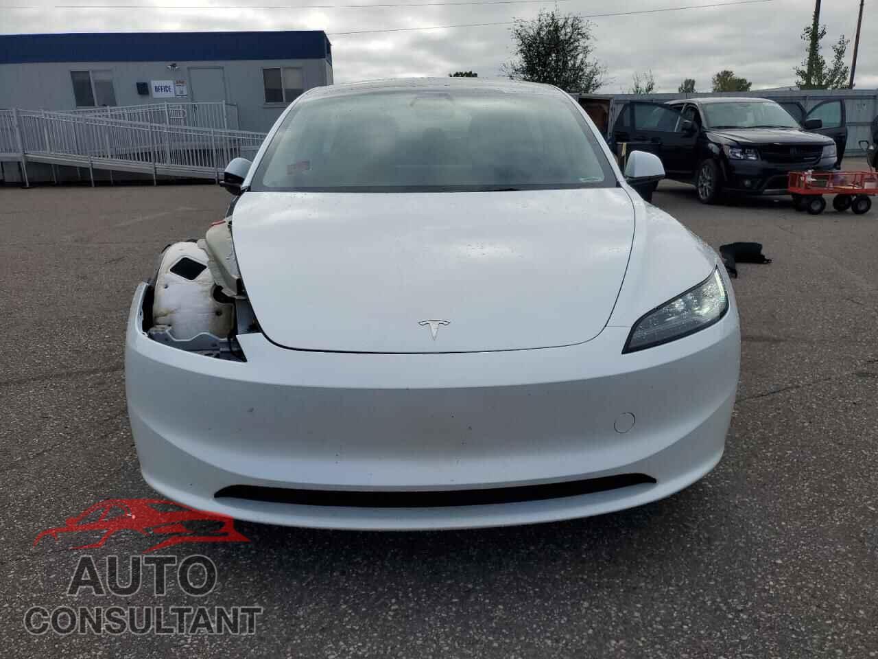 TESLA MODEL 3 2024 - 5YJ3E1EA8RF829404