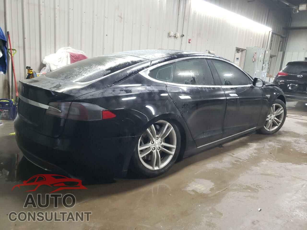 TESLA MODEL S 2013 - 5YJSA1AG6DFP04685