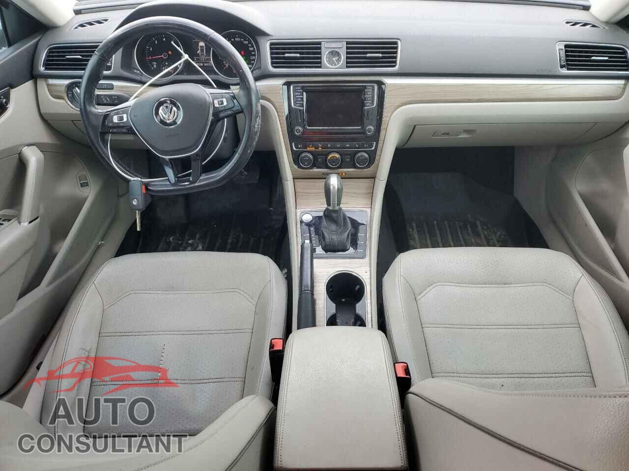 VOLKSWAGEN PASSAT 2017 - 1VWBT7A32HC045854