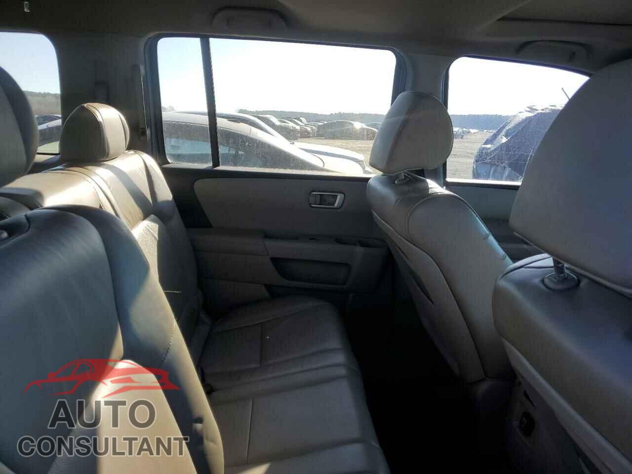 HONDA PILOT 2011 - 5FNYF3H58BB038325