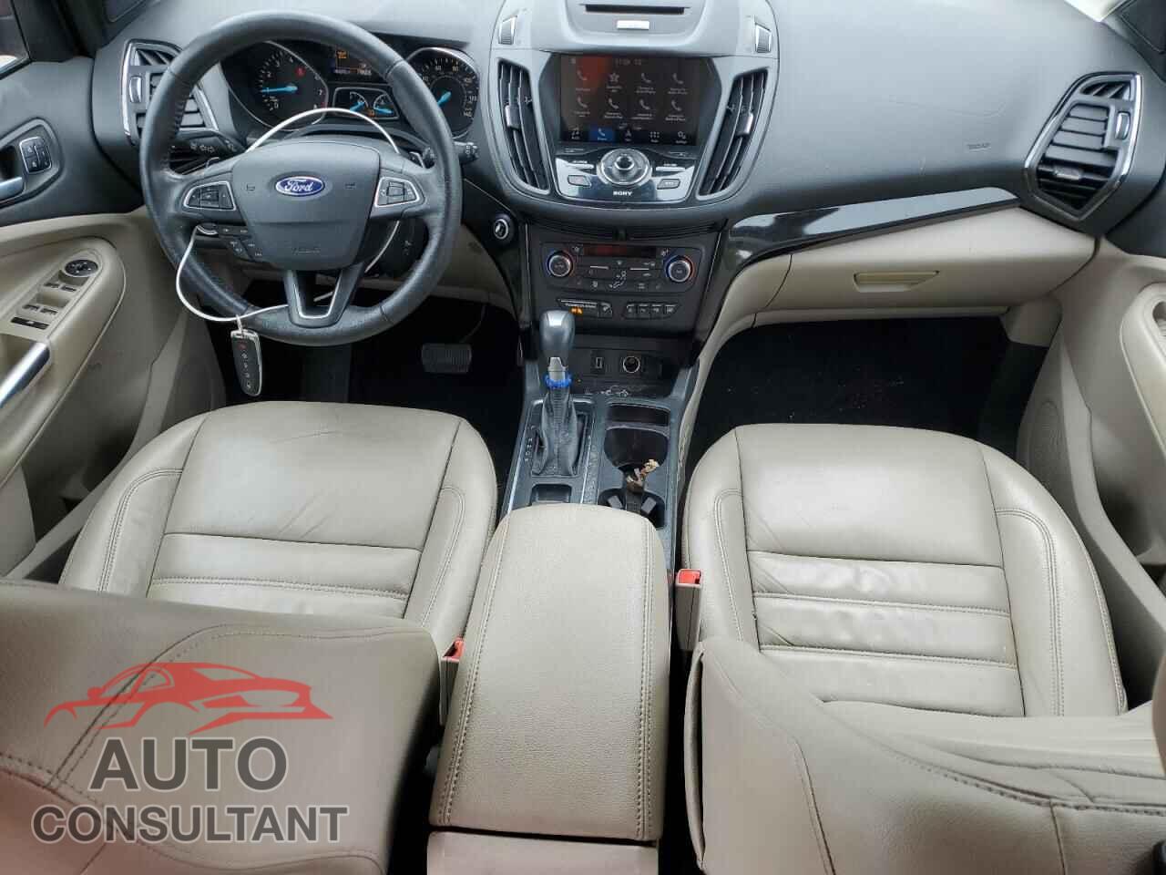 FORD ESCAPE 2017 - 1FMCU0JD4HUB56254