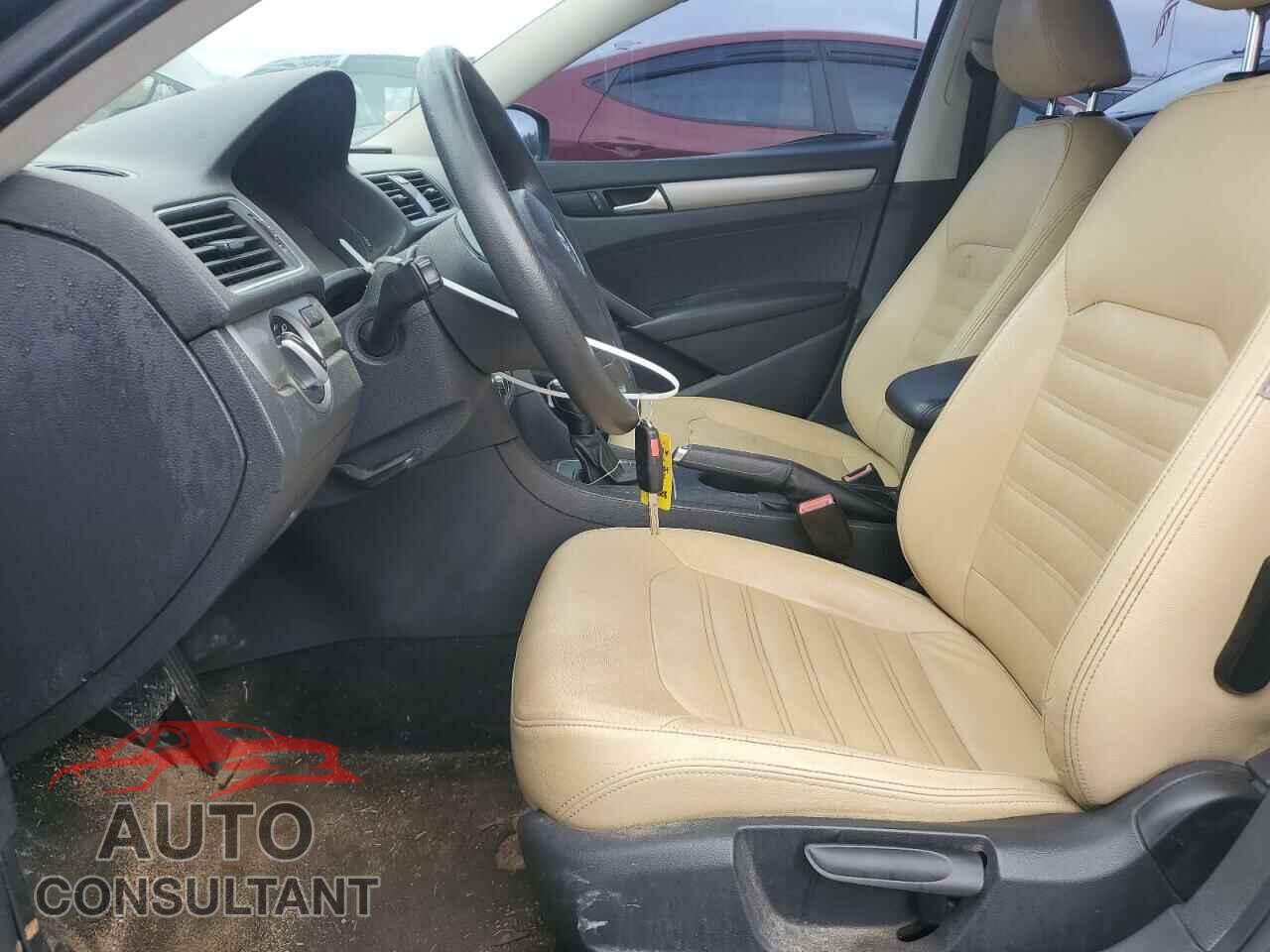 VOLKSWAGEN PASSAT 2012 - 1VWAP7A33CC073011