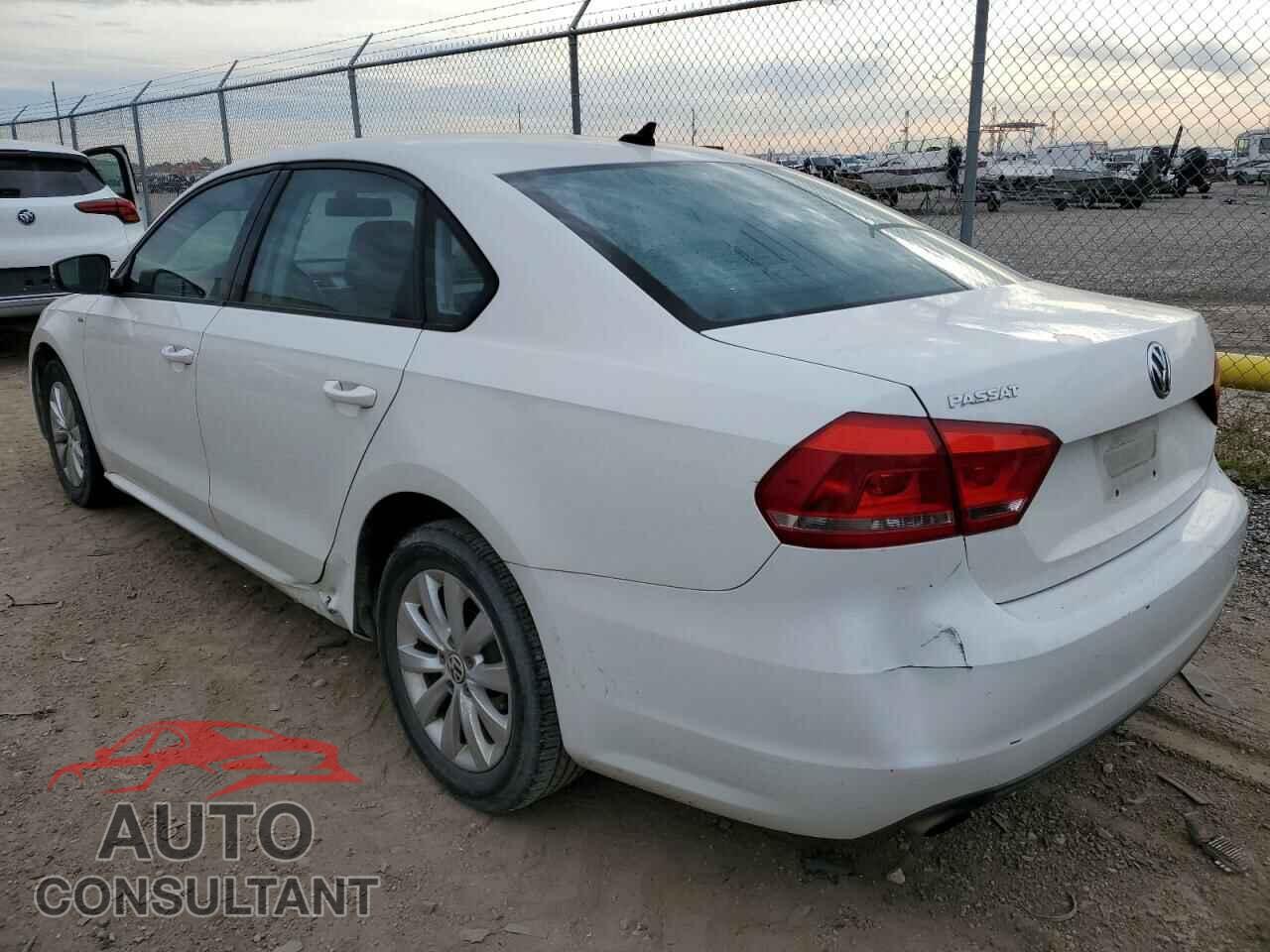 VOLKSWAGEN PASSAT 2015 - 1VWAT7A32FC034006