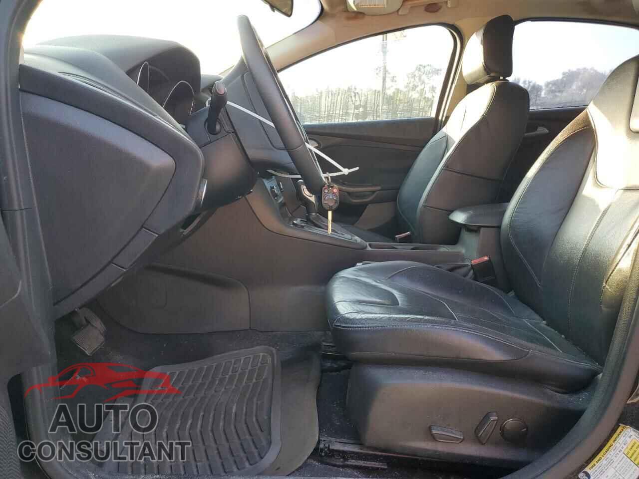 FORD FOCUS 2015 - 1FADP3F21FL238377
