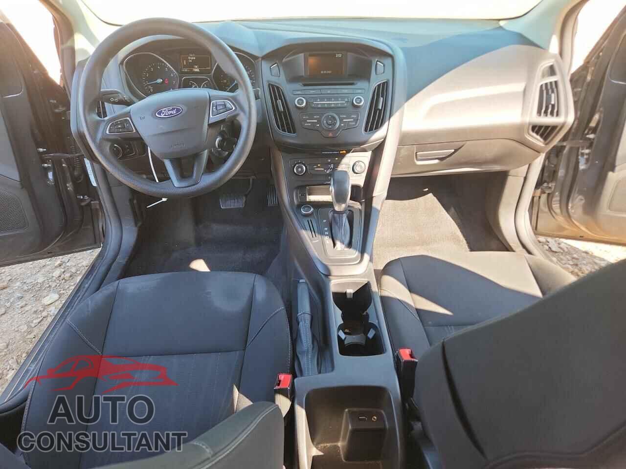 FORD FOCUS 2017 - 1FADP3E20HL312005