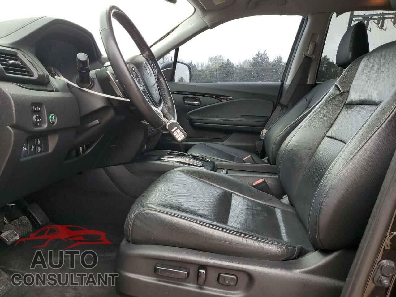 HONDA PILOT 2017 - 5FNYF6H09HB086351