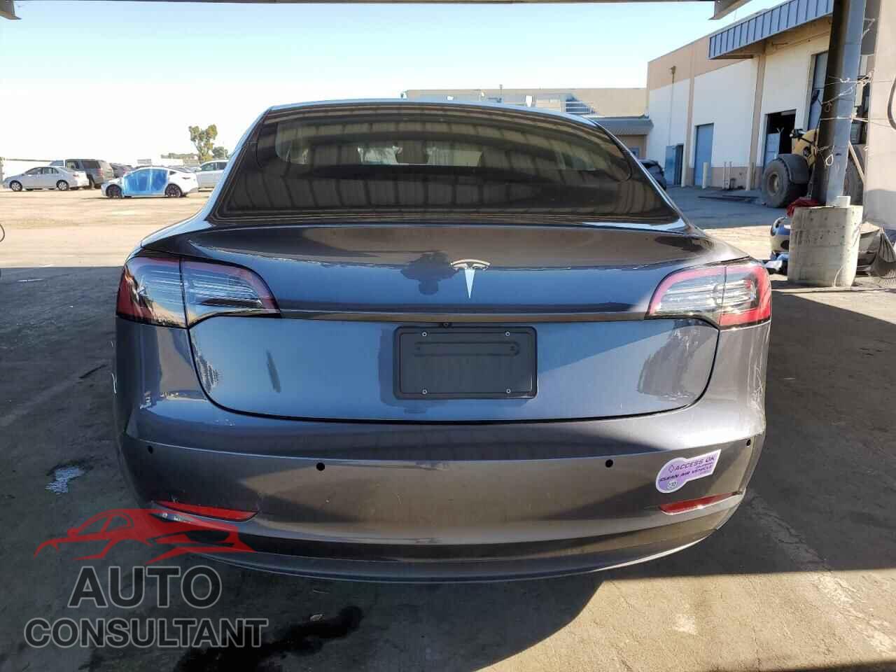 TESLA MODEL 3 2018 - 5YJ3E1EA9JF158572