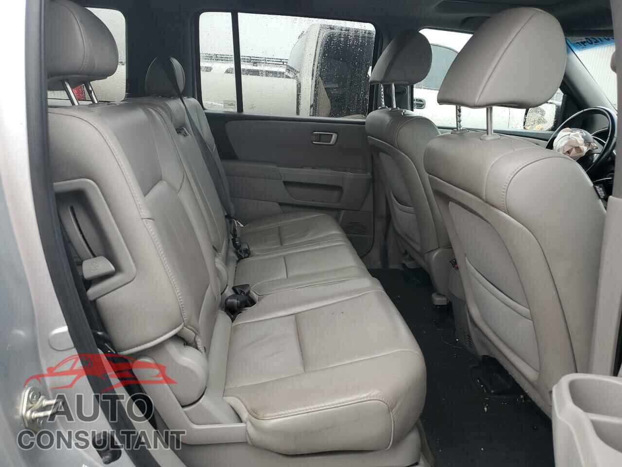 HONDA PILOT 2014 - 5FNYF4H52EB008893