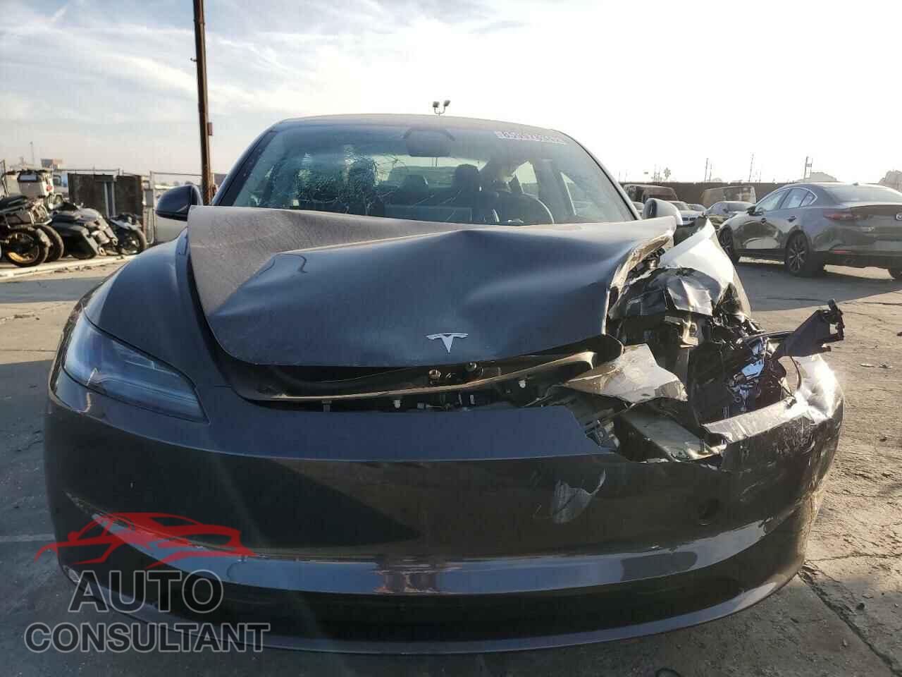 TESLA MODEL 3 2024 - 5YJ3E1EA9RF728680