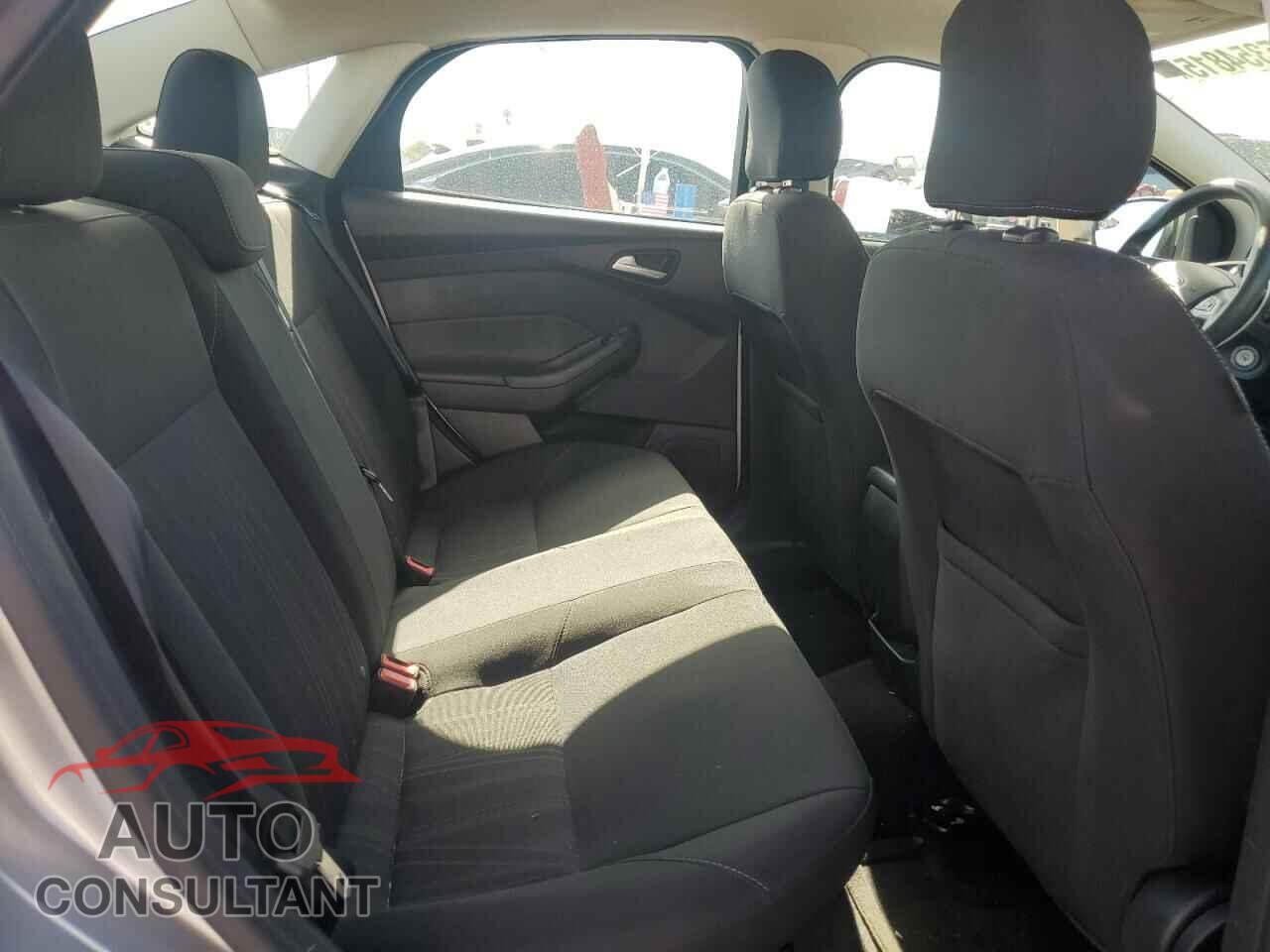FORD FOCUS 2017 - 1FADP3F23HL300333