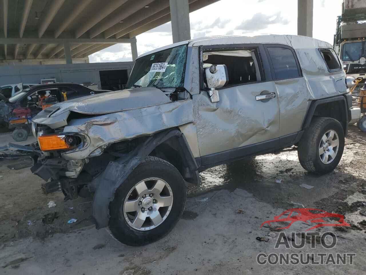 TOYOTA FJ CRUISER 2010 - JTEBU4BF7AK097284
