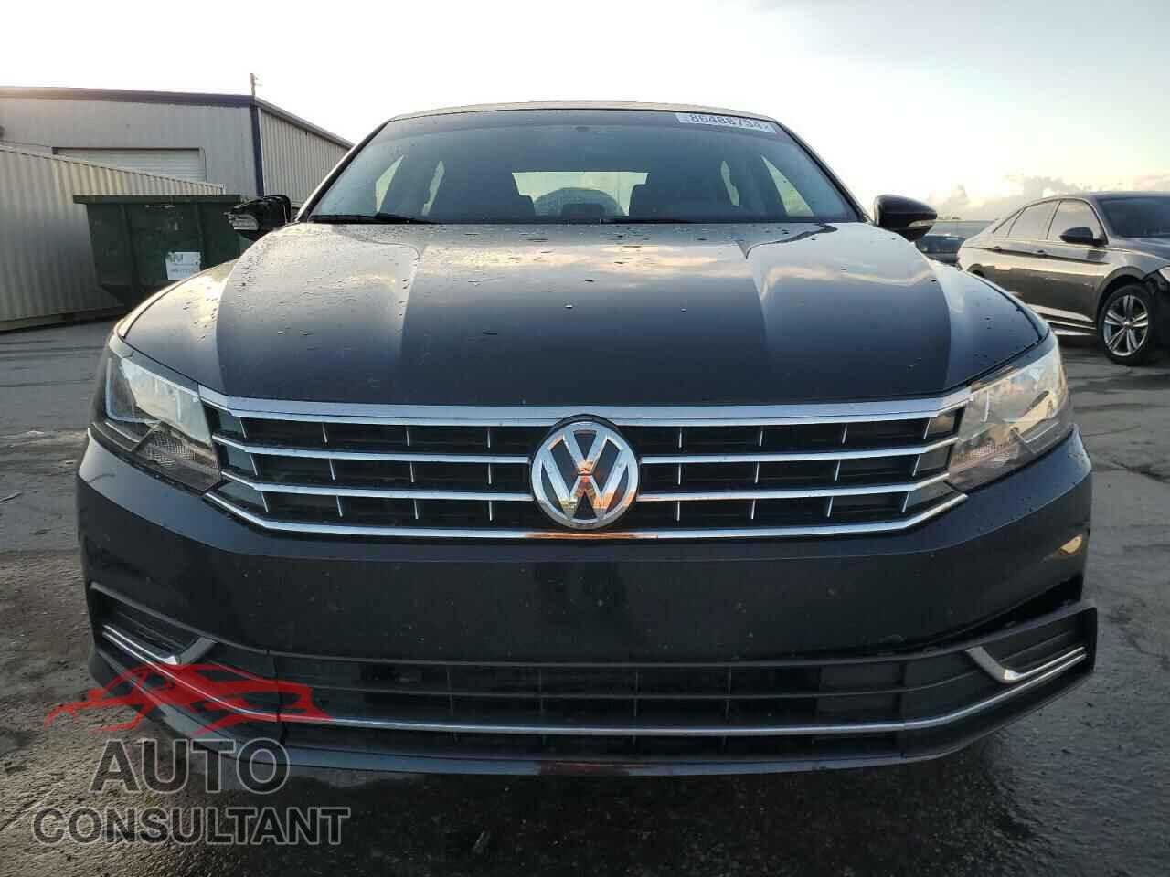 VOLKSWAGEN PASSAT 2017 - 1VWAT7A39HC069760