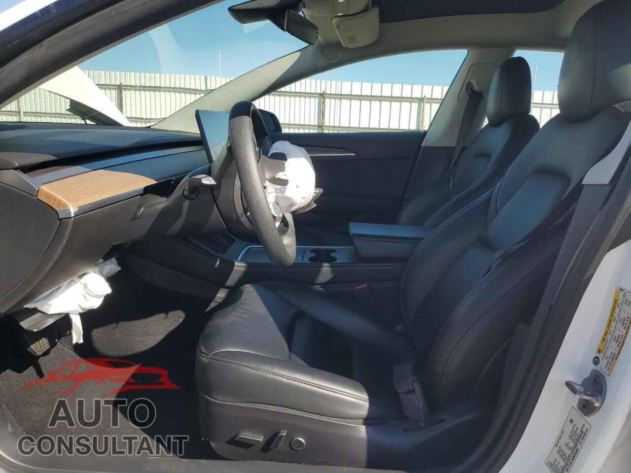 TESLA MODEL 3 2021 - 5YJ3E1EB0MF052007