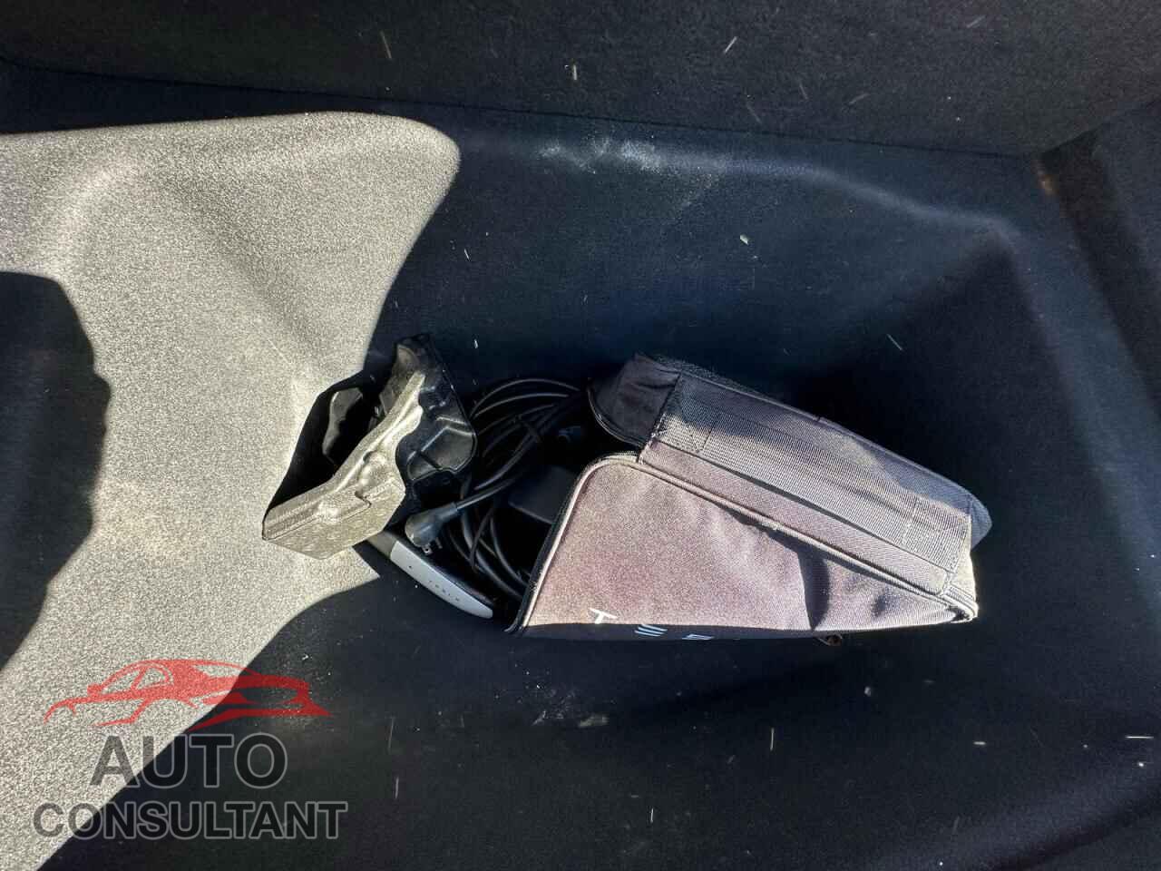 TESLA MODEL 3 2019 - 5YJ3E1EB5KF210113