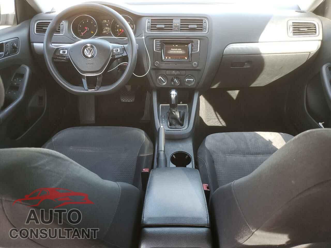 VOLKSWAGEN JETTA 2017 - 3VW2B7AJ9HM384868