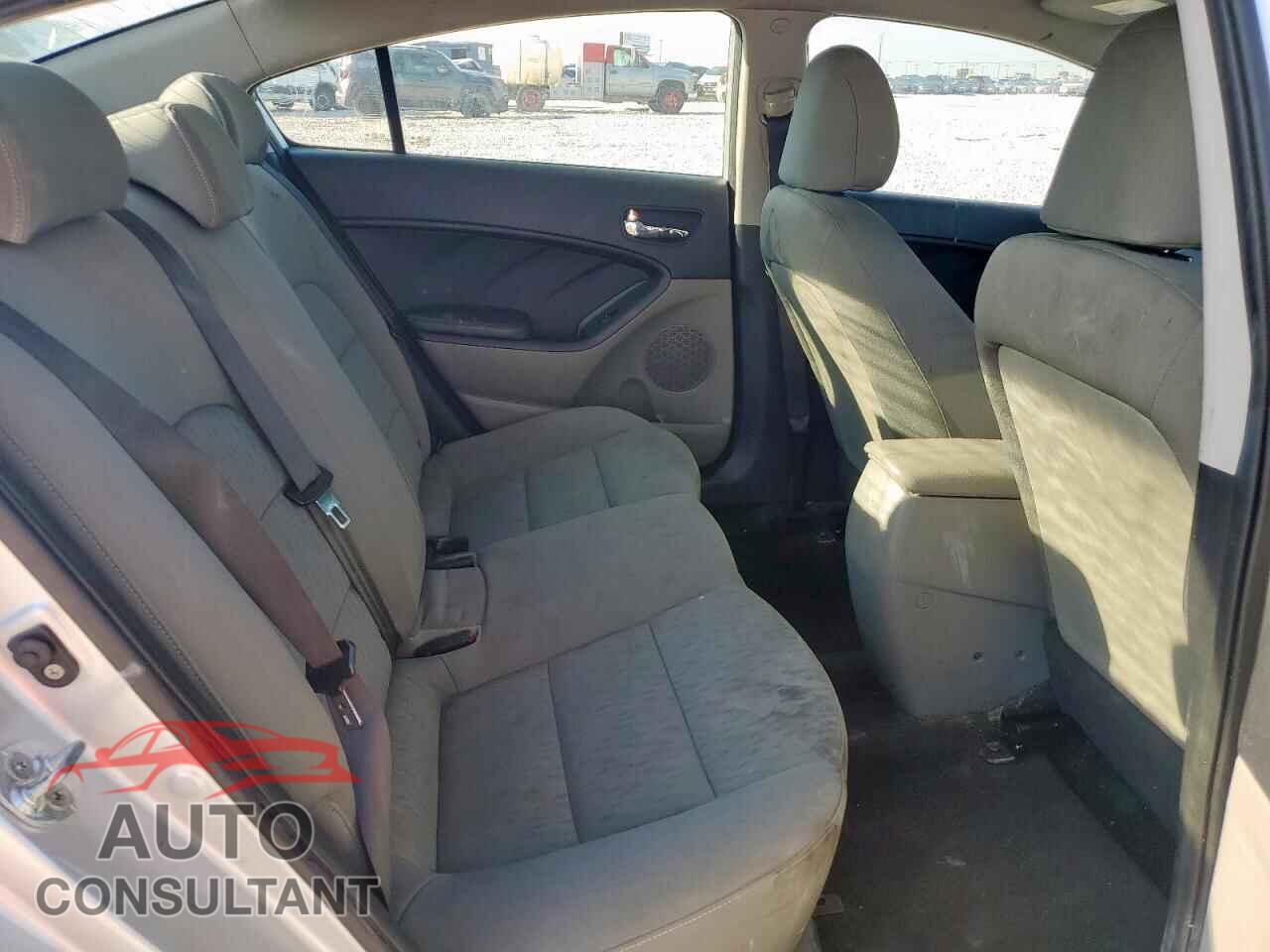 KIA FORTE 2015 - KNAFK4A68F5287319